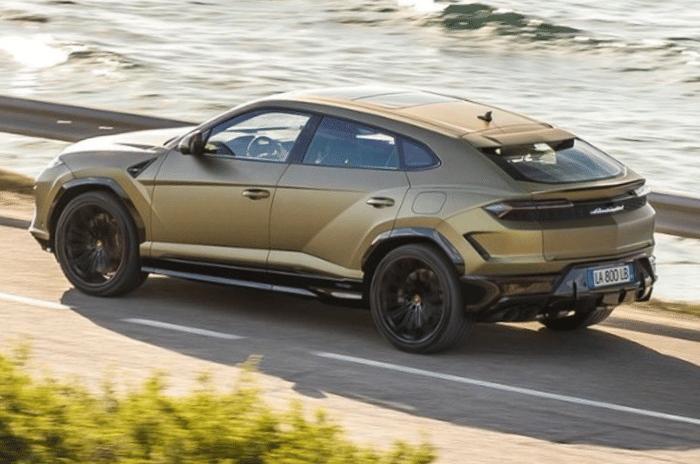 Lamborghini Urus SE in motion by the sea
